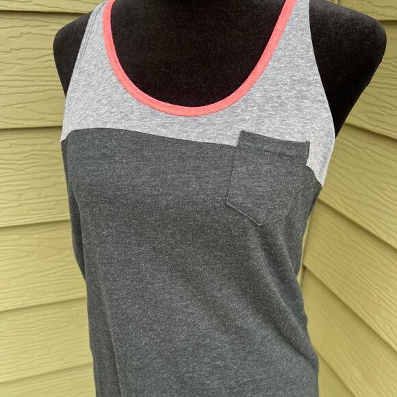 Under Armour semi fitted, racer back women's size S - Picture 2 of 4